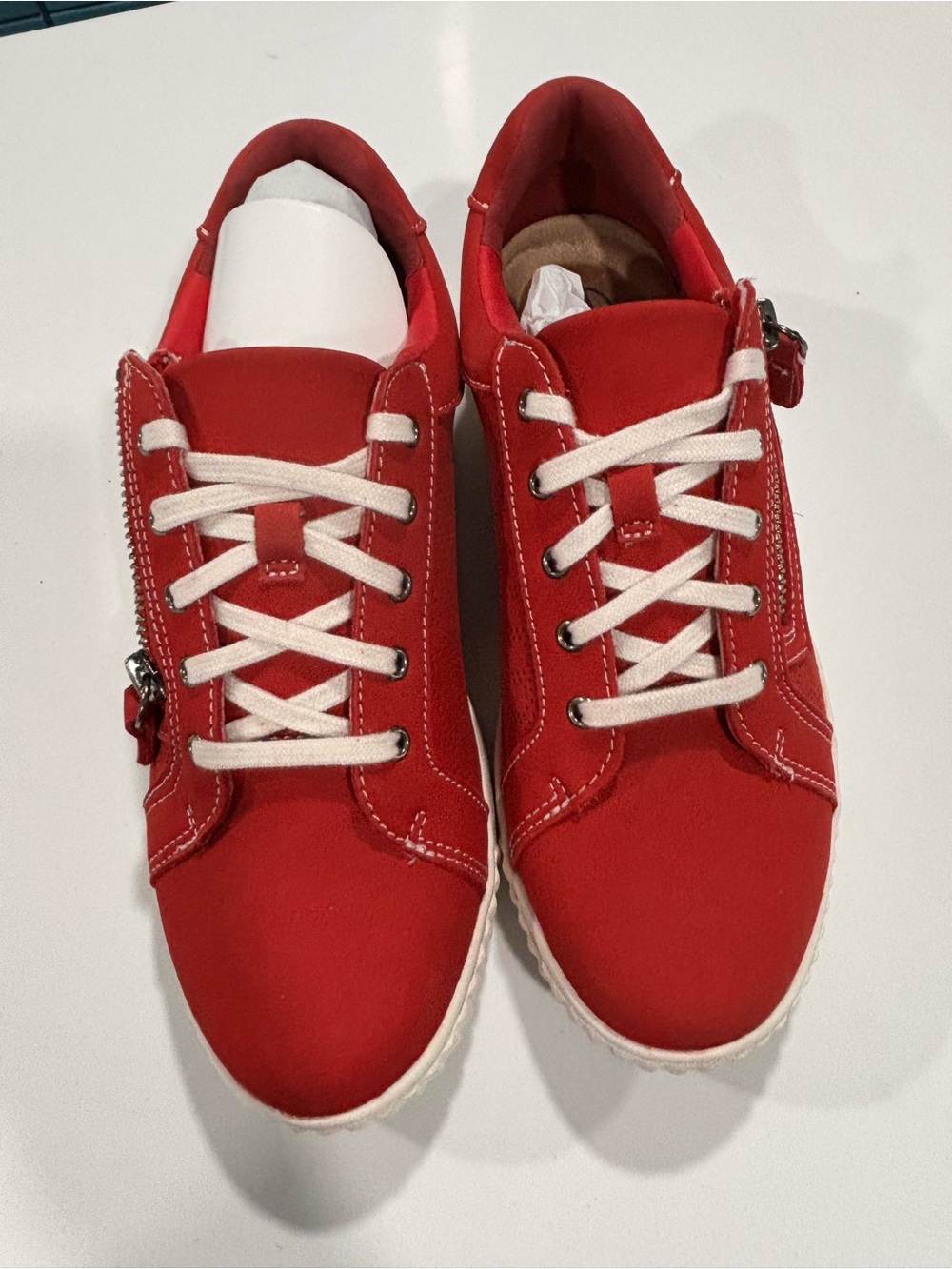 New without tags Clark’s Red Side Zip Tennis Shoes, Size 8